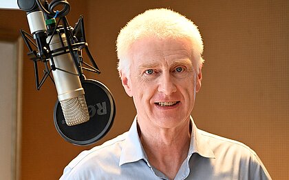 Auf dem Bild sieht man den Gräzisten Prof. Michael Reichel
