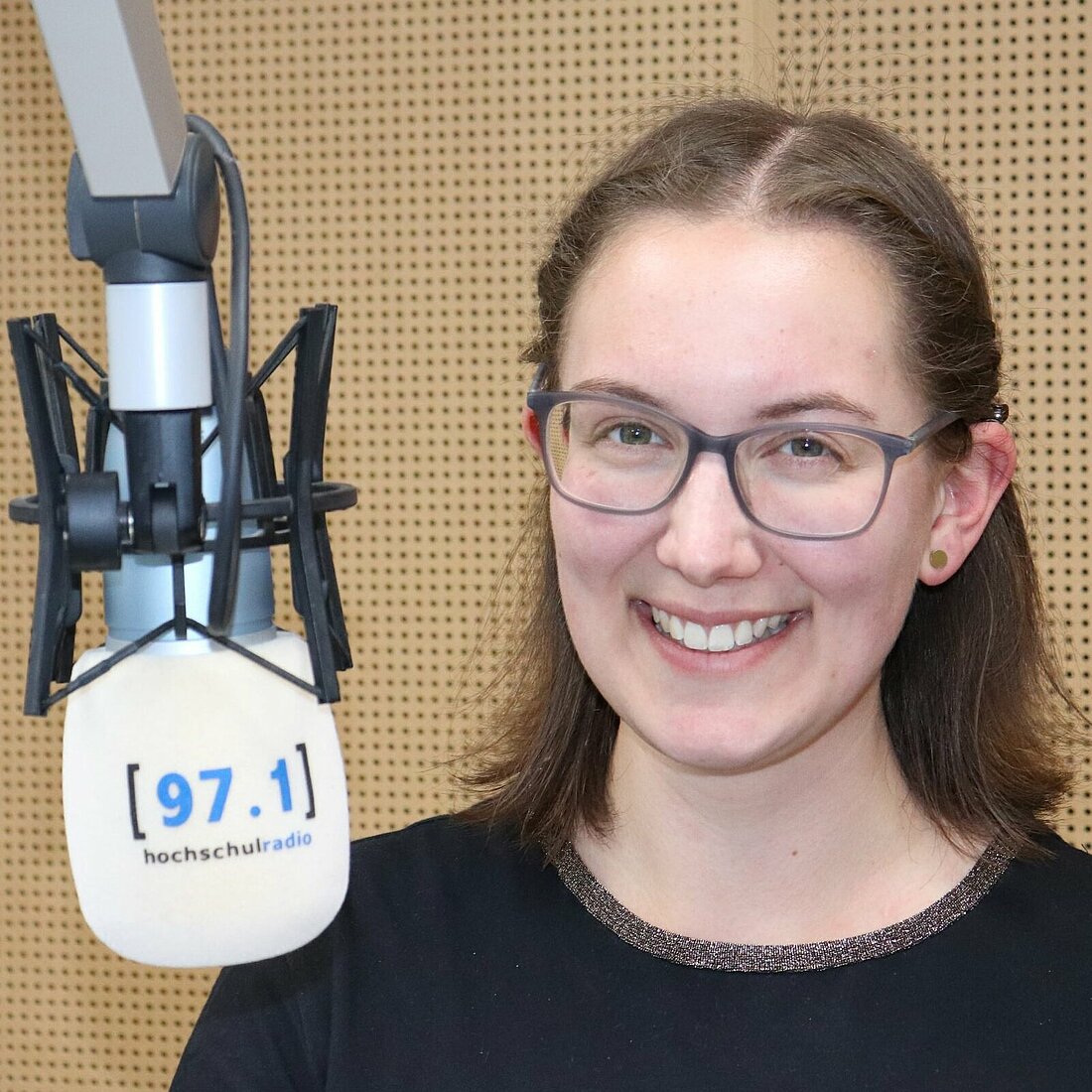 Hannah Vogel und Julia Rieger im Studio des Hochschulradios