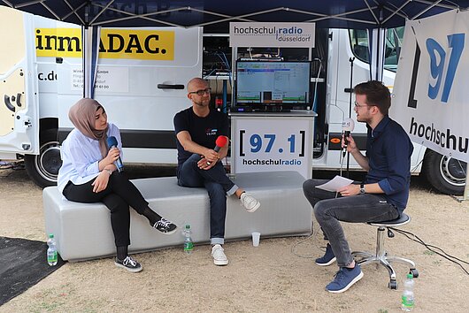 Panel zum Thema "Vielfalt in der Gesellschaft" mit Hatice Kahraman und Stanley Vitte, moderiert von Tim Neumann. (Foto: Andreas Meske) Panel zum Thema "Vielfalt in der Gesellschaft" mit Hatice Kahraman und Stanley Vitte, moderiert von Tim Neumann.