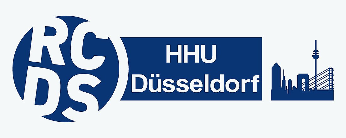 Links sieht man in einem runden Kreis die Buchstaben RCDS, dann ein blau hinterlegtes 'HHU Düsseldorf' und die Skyline Düsseldorfs.