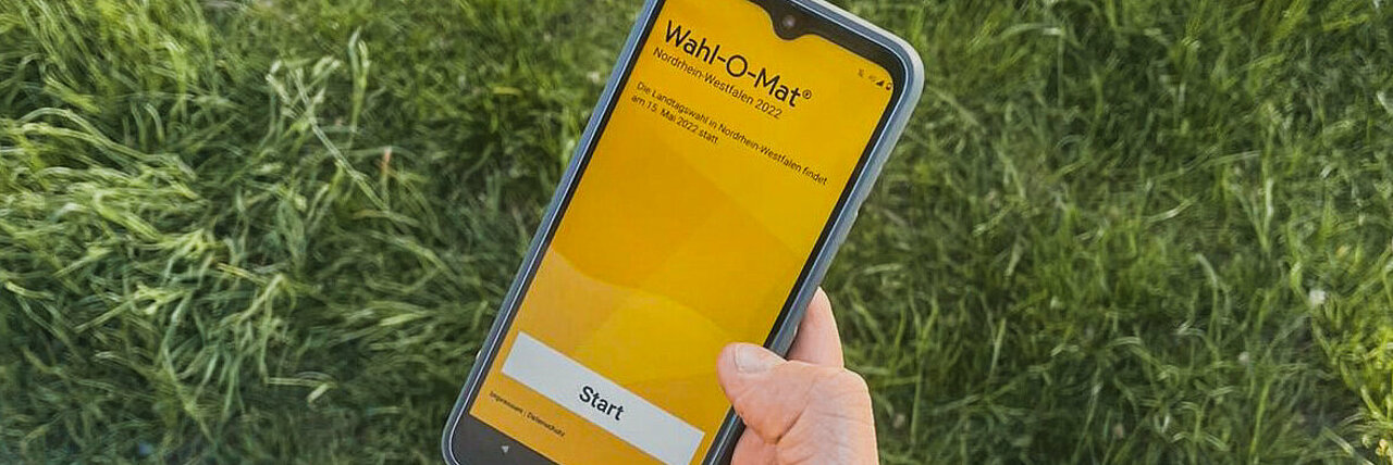 Wahlhelfer Wahl-O-Mat auf dem Handy