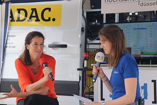Ellen Heinrichs im Interview mit Greta Stangner. Ellen Heinrichs im Interview mit Greta Stangner.
