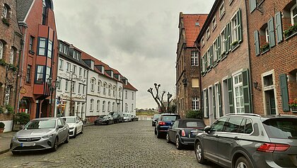 Foto zeigt den Weg über den Kaiserswerther-Markt, der direkt zum Rhein führt.