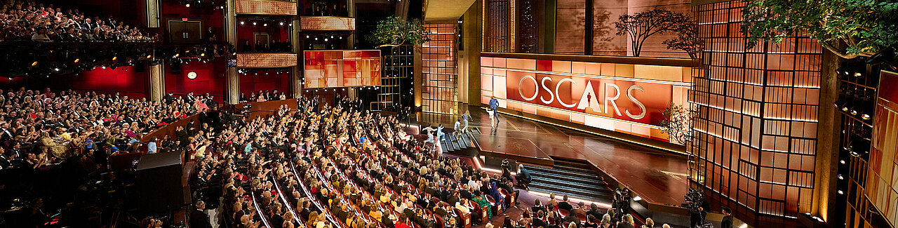 Das Dolby Theater in Los Angeles ist für die Oscarverleihung feierlich eingerichtet und gut besucht. (Foto: Richard Harbaugh / Bill Barnes / The Academy ©A.M.P.A.S.)