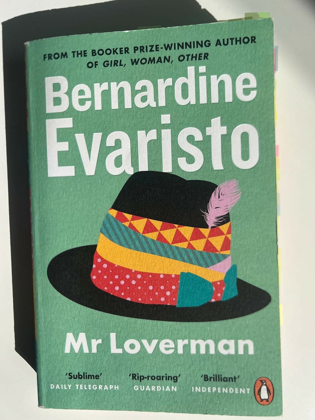 Auf dem Foto ist das Buch Mr. Loverman von Bernardine Evaristo zu sehen.