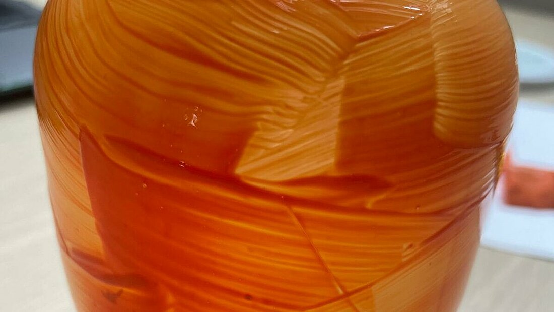 Das orange angemalte Glaß nach 2 Schichten