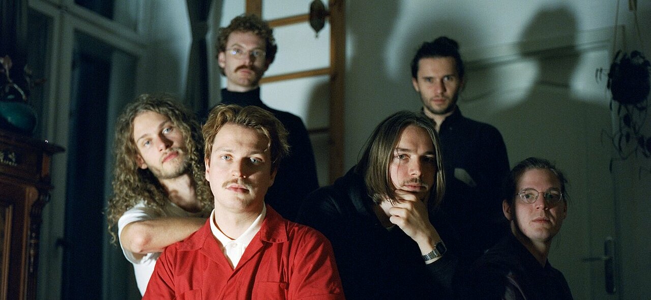 Die Berliner Band Portmonee hat am 22.02.2022 ihr zweites Album veröffentlicht. (Foto: Frieder Unslet) Auf dem Bild sind die Mitglieder der Band Portmonee zu sehen.