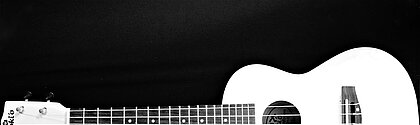 Symbolbild (Foto: Marlene Guthseel) Eine Ukulele liegt auf der Seite.