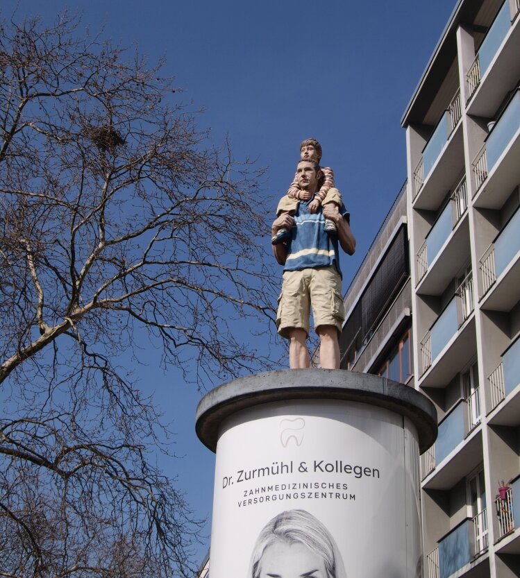"Vater&Sohn" auf der Oststraße inmitten von Little Tokio (Foto: Michelle Pieczyk) 