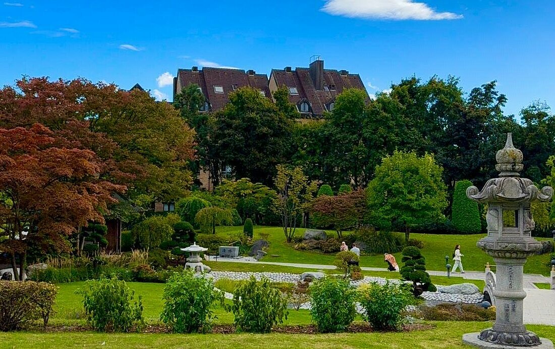 Man sieht die Aussicht vom Japanischen Garten aus