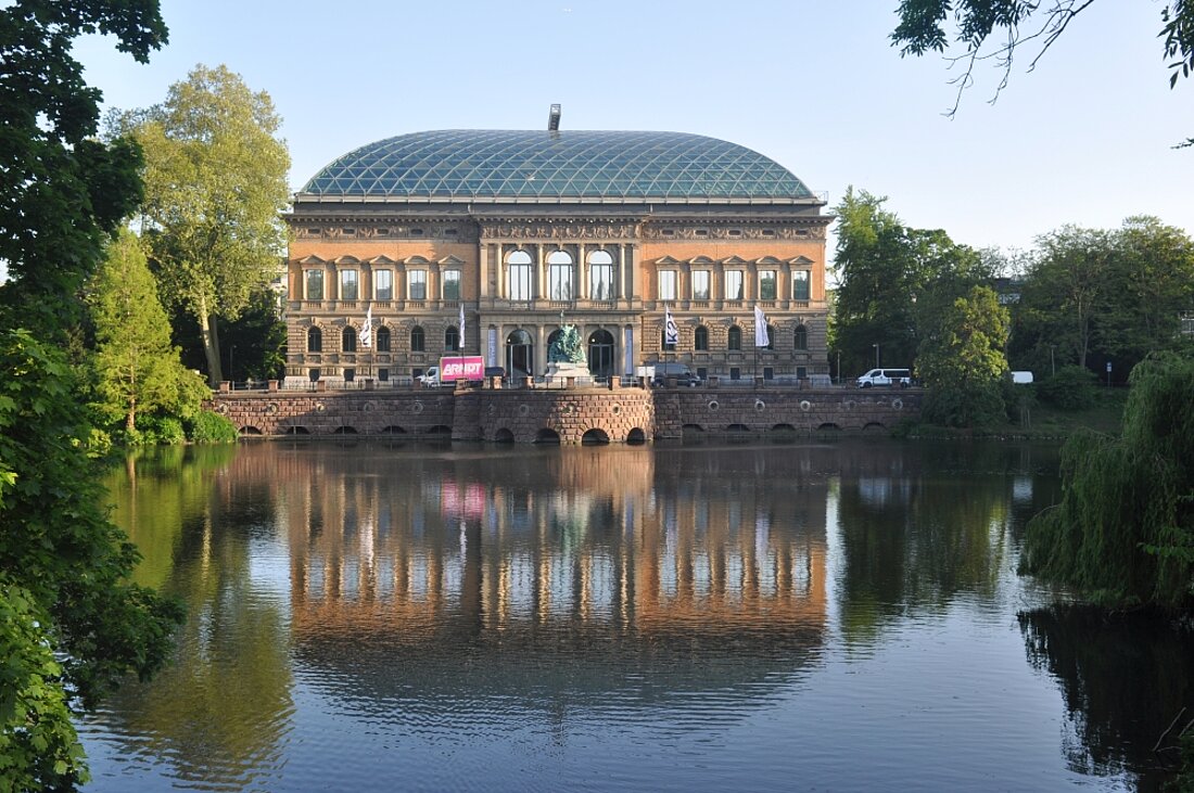 Zu sehen ist das Düsseldorfer Ständehaus.