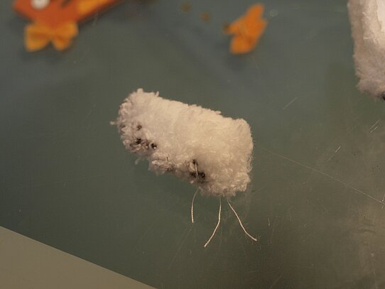 Ein zusammengenähtes kleines Socken