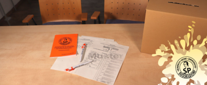 SP_Sitzung_Layout_Neumann_Tim Auf dem Bild sieht man Stimmzettel für die Studierendenparlamentswahl mit dem Logo des SP´s (Foto: Tim Neumann)