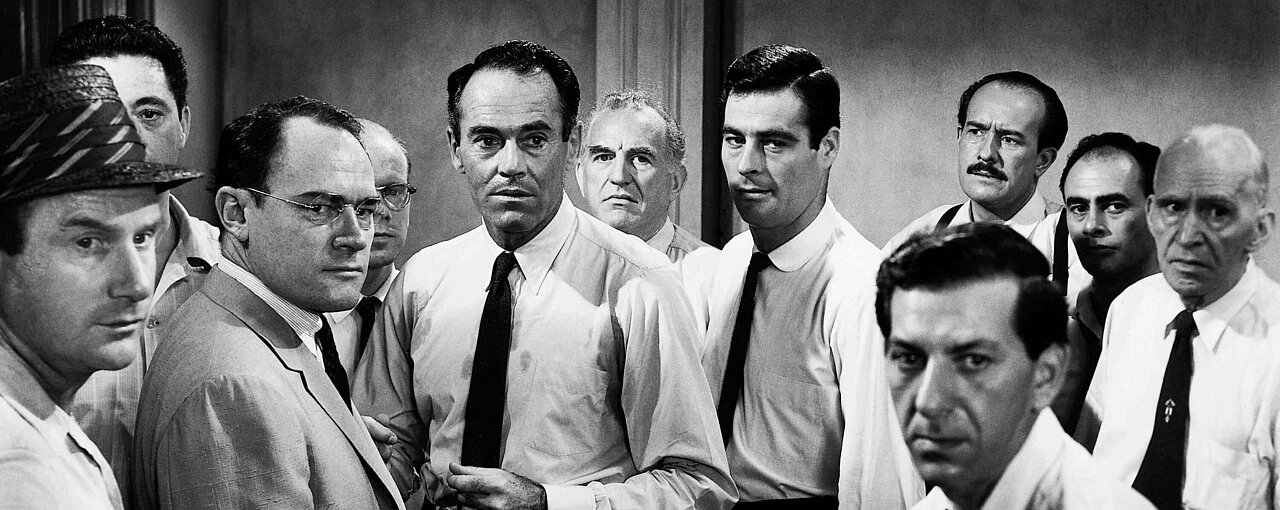 Auf dem Bild sieht man den Film "Die zwölf Geschworenen" aus dem Jahr 1957 (© capelight pictures)