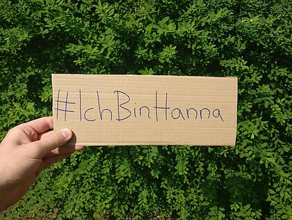 Plakat mit dem Hashtag "Ich Bin Hanna"