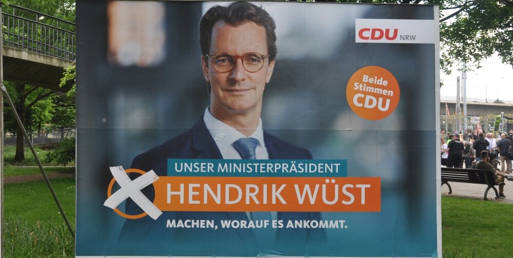 Ein Wahlplakat der CDU mit Spitzenkandidat Hendrik Wüst für die Landtagswahl NRW