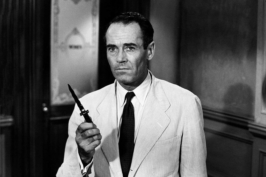 Auf dem Bild sieht man ein Ausschnitt aus dem Film "Die zwölf Geschworenen" mit dem Hauptbeweismittel (Foto:capelight pictures)