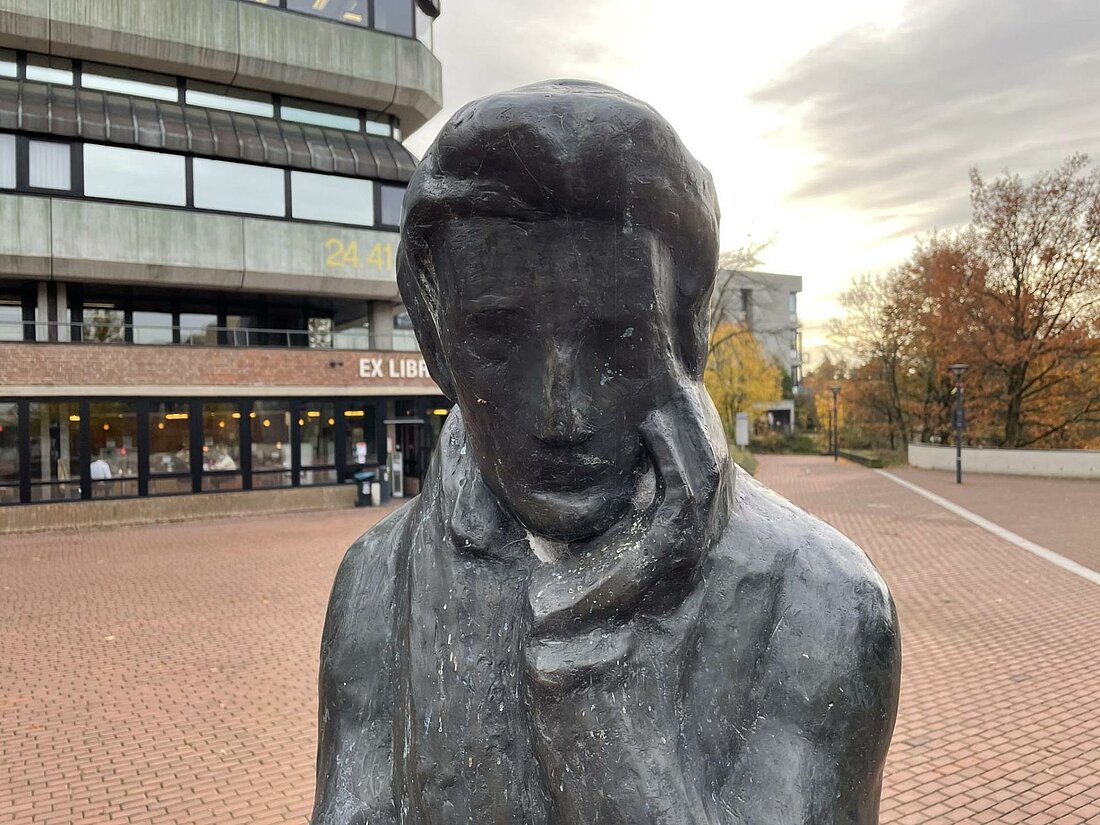 Heine Statue vor der ULB