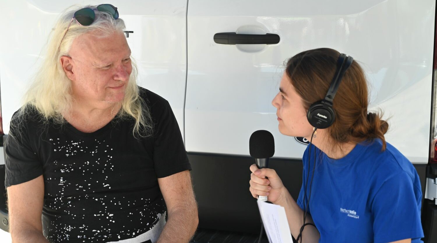 Auf dem Bild sieht man Thomas Molck, Vizepräsident der HSD, im Gespräch mit hochschulradio düsseldorf (Foto: Andreas Meske)