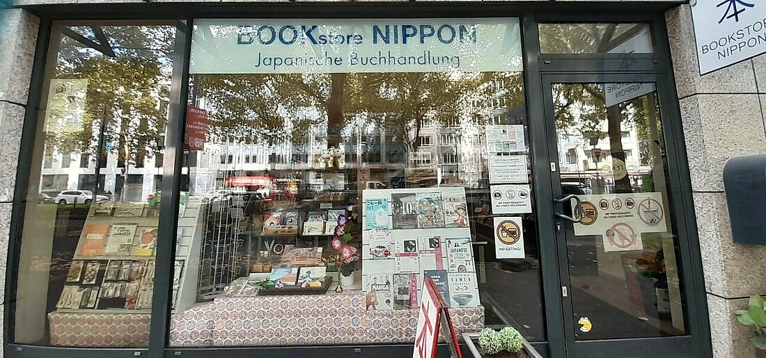 Man sieht die Fassade von BOOKstore NIPPON (Foto: Maren Wollmann)