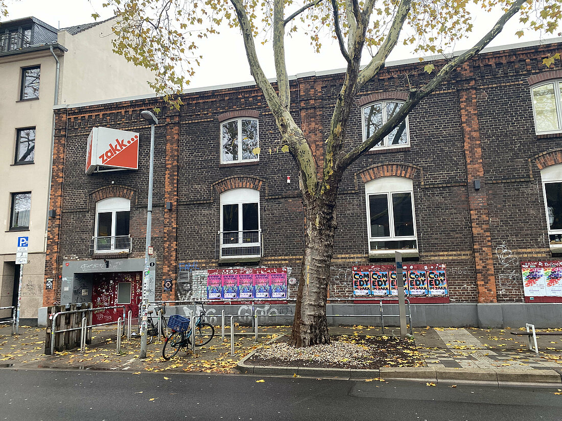 Hier sieht man das alte Backsteingebäude des Zakks.
