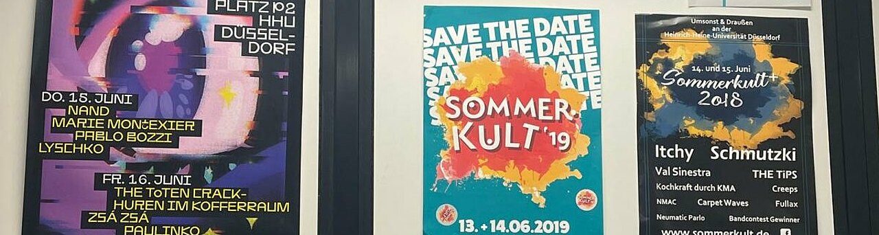 Auf dem Foto sieht man die Plakate von den letzten Sommerkult-Festivals