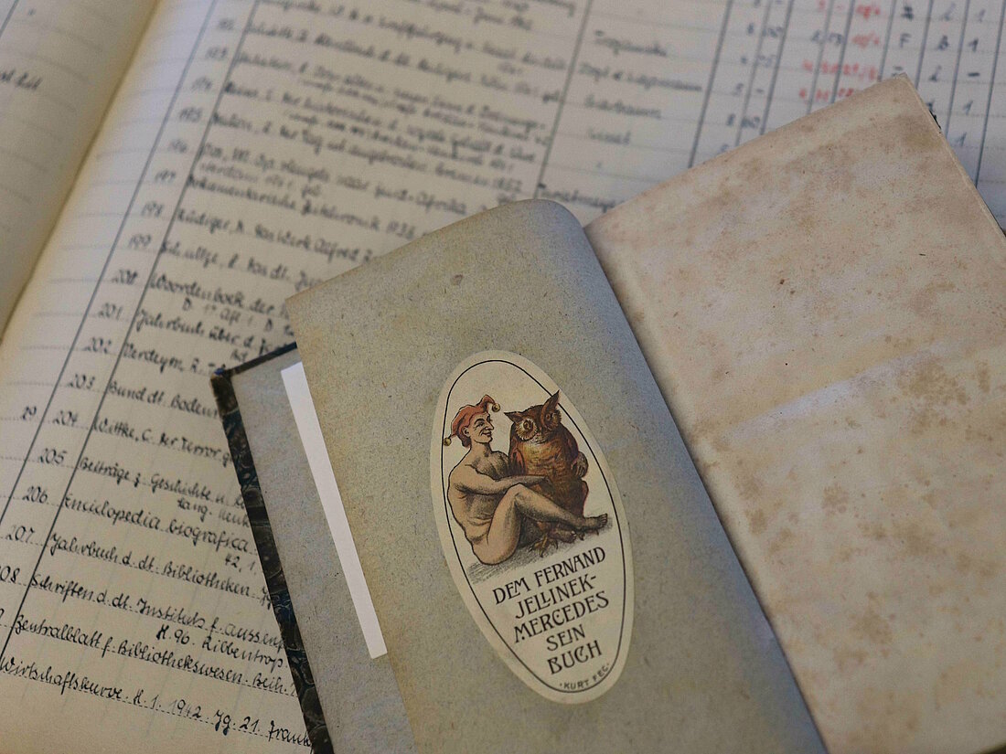 Zu sehen ist ein Buch mit einem Exlibris von Raoul Fernand Jellinek-Mercedes.