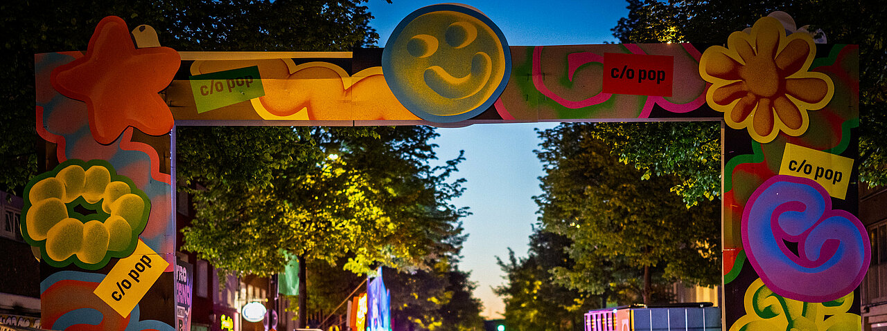 Auf dem Bild sieht man den Eingang bzw.die Tore zum c/o pop Festivals 