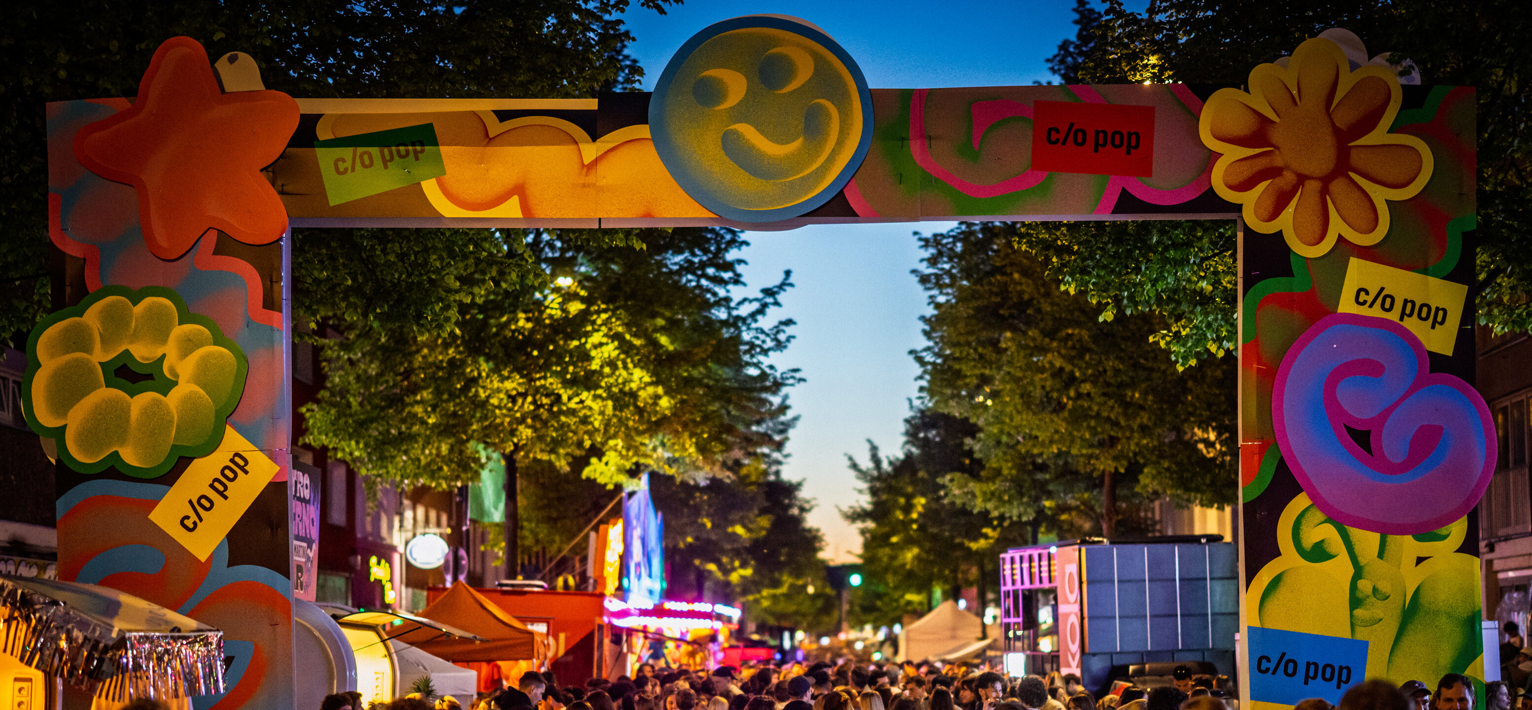 Auf dem Bild sieht man den Eingang bzw.die Tore zum c/o pop Festivals