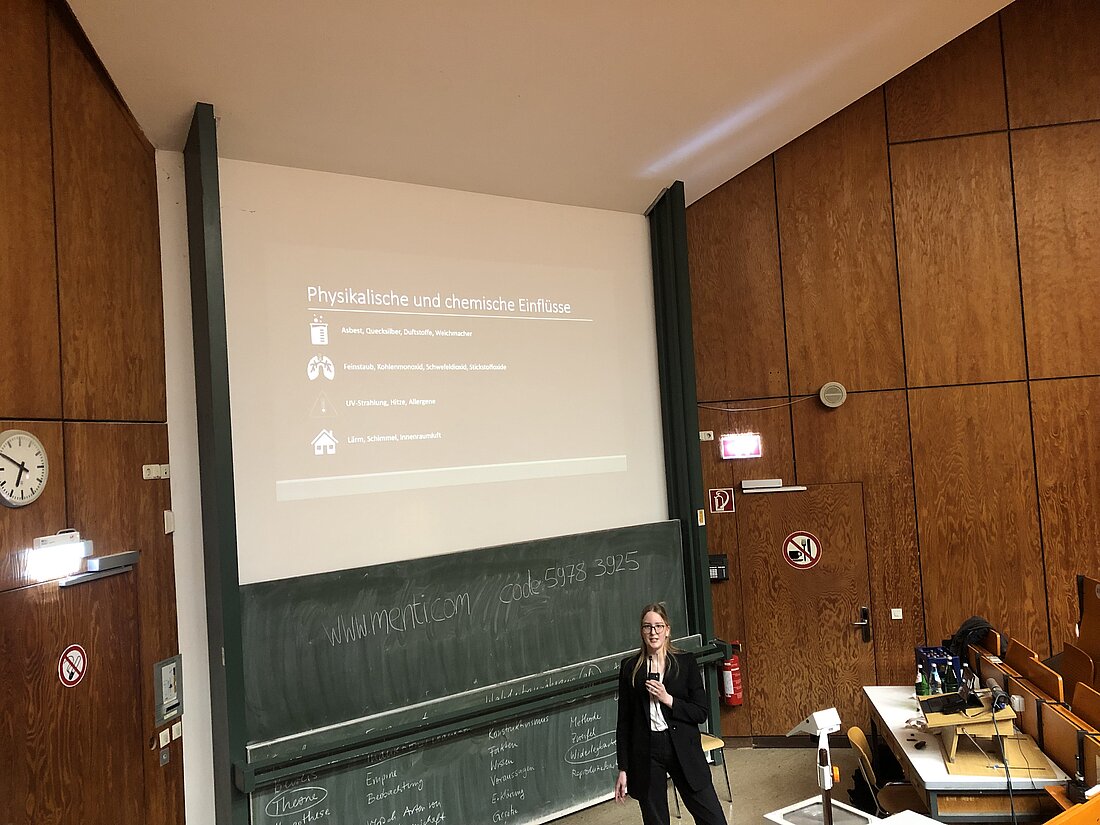 Anna ist Slammerin und im Nachhaltigkeitsreferat tätig. (Foto: Valeska Ridzewski)