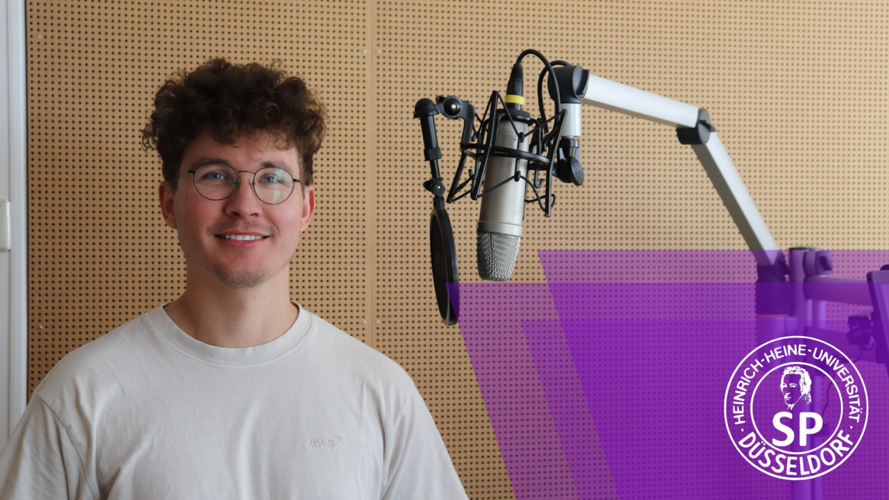 Auf dem Bild ist Torben Seer im Hochschulradio Studio zu sehen. Er tritt bei der SP-Wahl für die Juso HSG an.