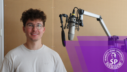 Torben Seer von der Juso HSG im Interview zur SP-Wahl. (Foto: Anna Urban) Auf dem Bild ist Torben Seer im Hochschulradio Studio zu sehen. Er tritt bei der SP-Wahl für die Juso HSG an.