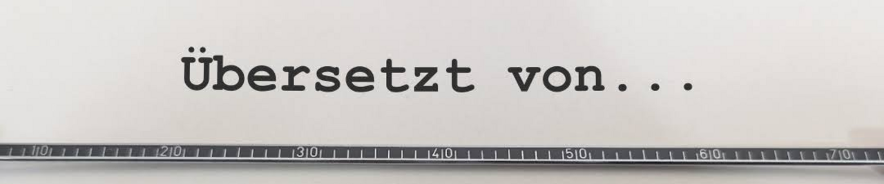 Eine Nahaufnahme einer Schreibmaschine mit dem Schriftzug „Übersetzt Von…“