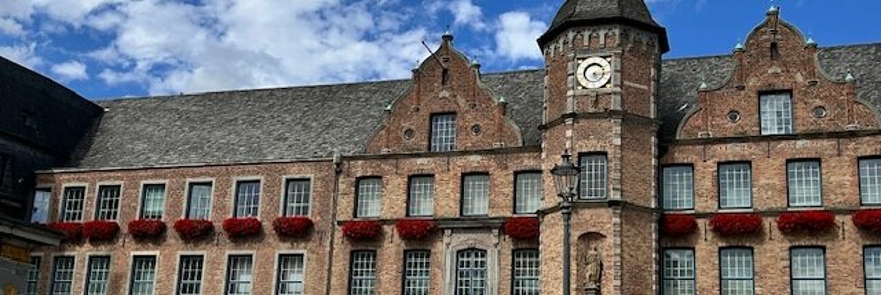 Auf dem Foto sieht man das Düsseldorfer Rathaus (Foto: Maylea Zora Selisch)