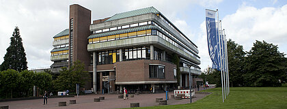 Die Universitäts- und Landesbibliothek (Bild: HHU/Ivo Mayer) Die Universitäts- und Landesbibliothek
