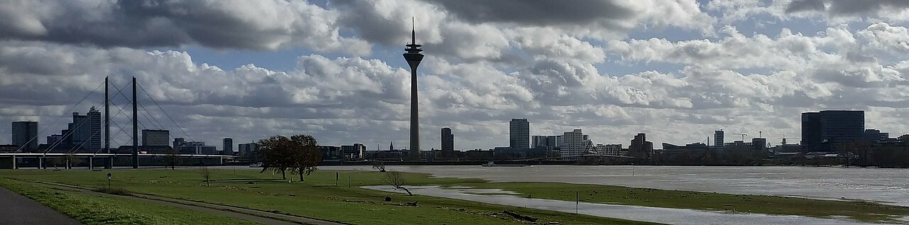 Düsseldorfer Skyline (Foto: Karina Schwarzer) Düsseldorfer Skyline