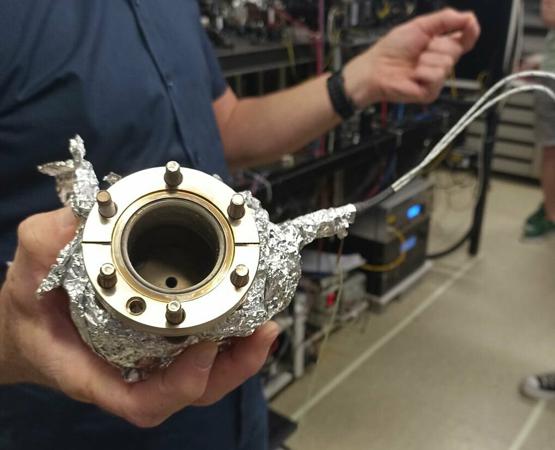 Ein Atomofen (Foto: Anastassija Sheremet) Ein Atomofen: eine kleine Rohre mit dicken Wänden und ein paar Kabeln