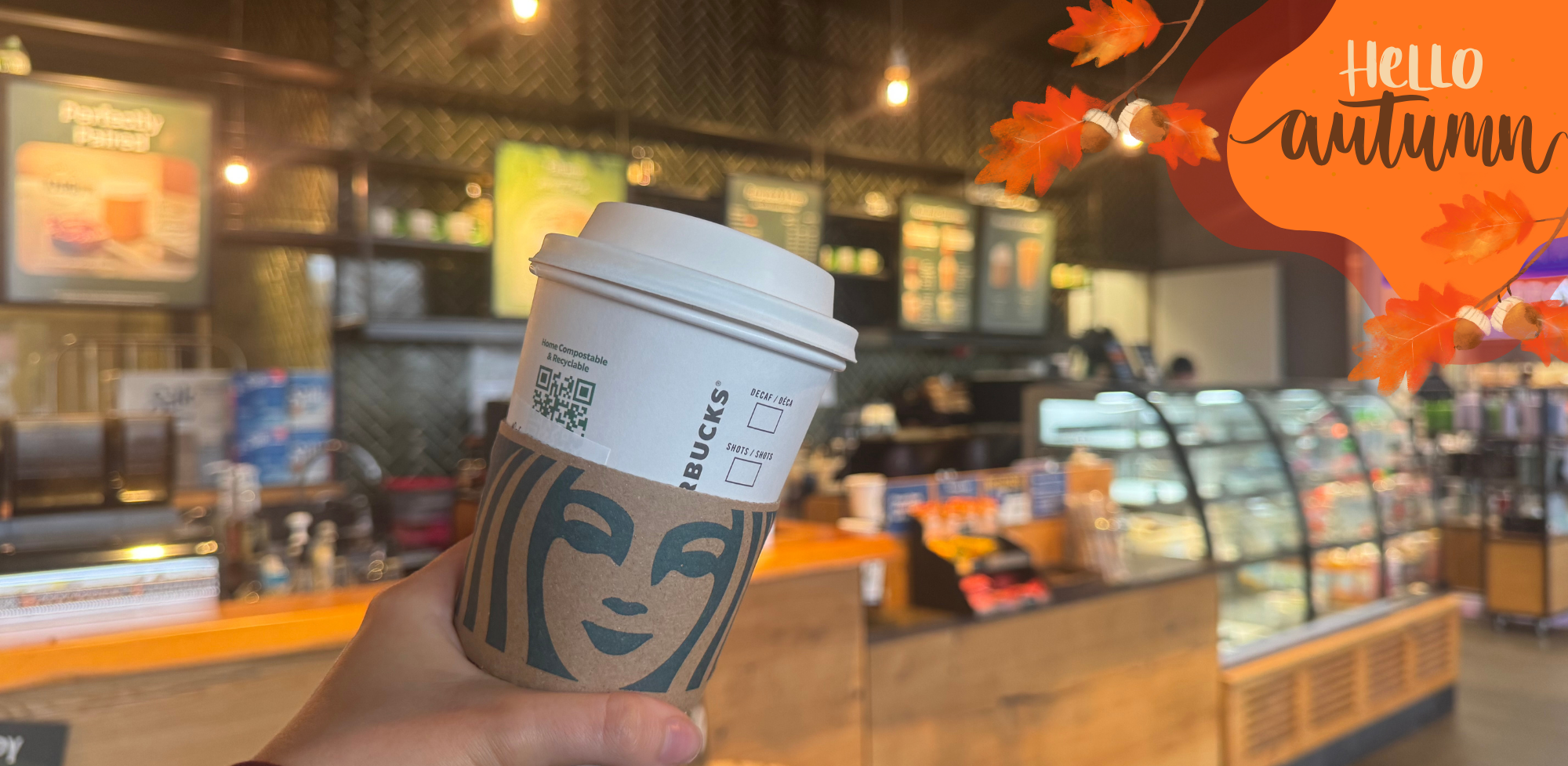 Auf dem Bild sieht man einen Starbucks Becher, in einem Starbucks (Foto: Stephanie Mansfeld)